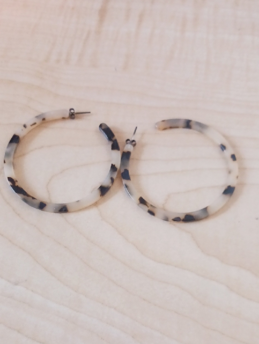 Source Unknown Beige Tortoiseshell Hoop Earrings
